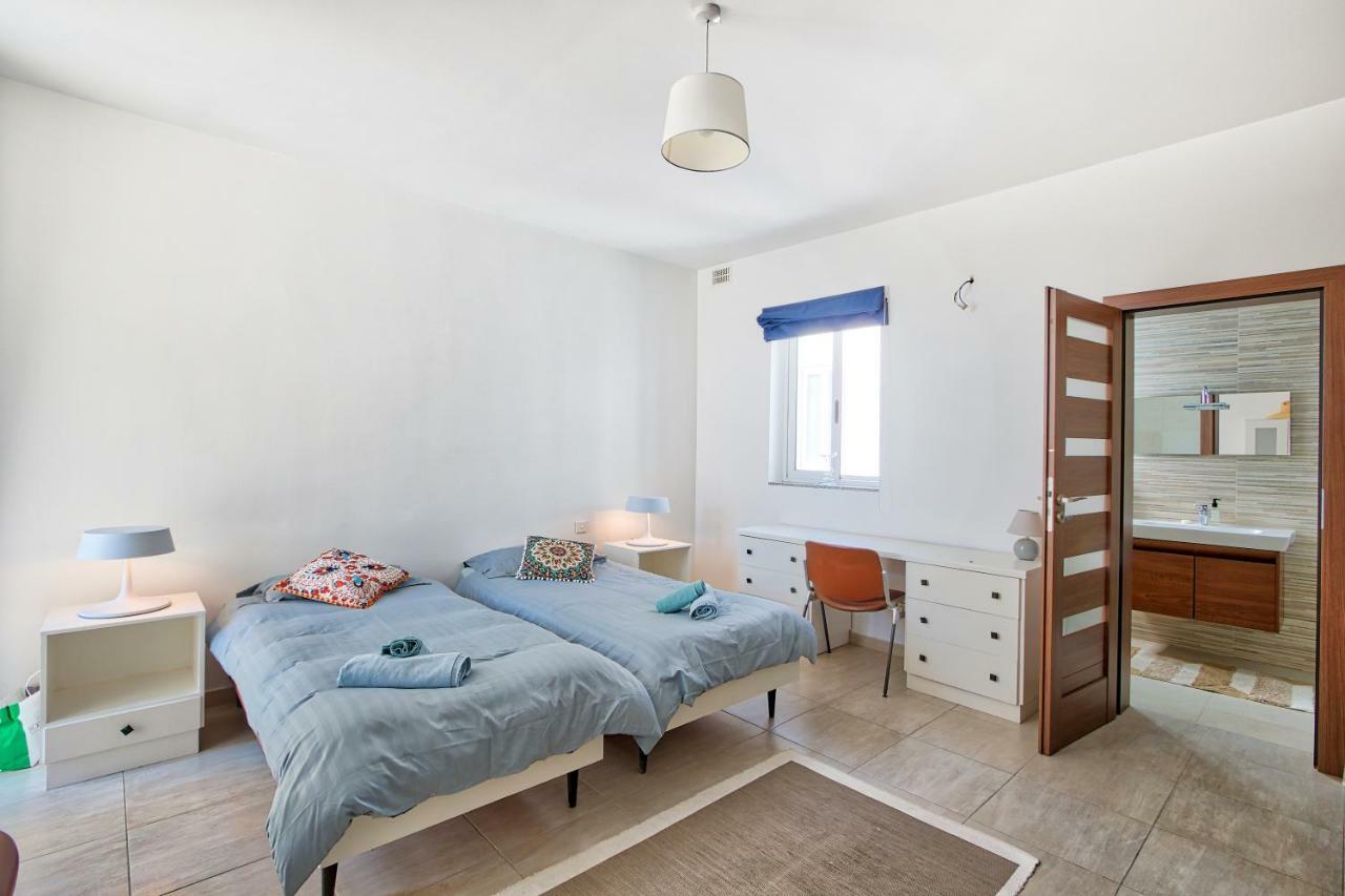 Hv12 - Sea Front Penthouse Apartament St. Paul's Bay